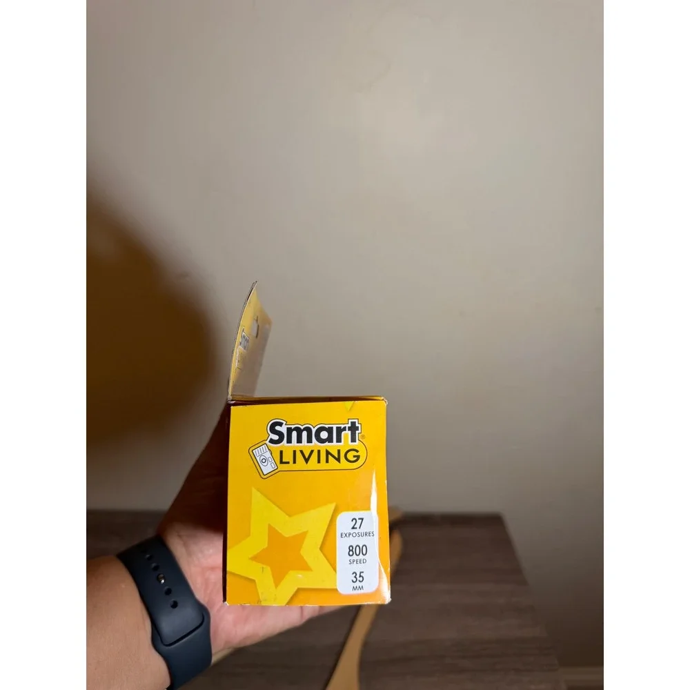 Smart Living Disposable Camera 2x Twist Zoom Flash 35mm ISO 800 27 Exp